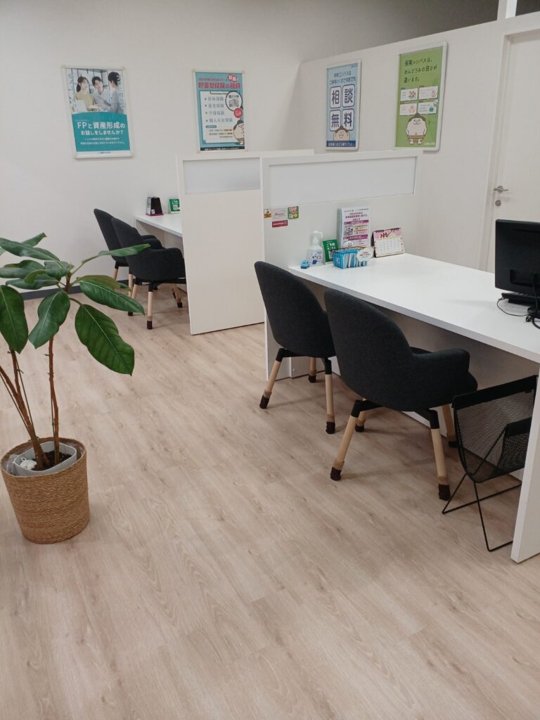 保険コンパス イオンタウン有松店 店内の様子